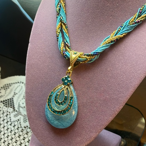 Fashion Jewelry Jewelry - NWOT Turquoise Pendant With Stone and Gold Tone Teardrop Necklace